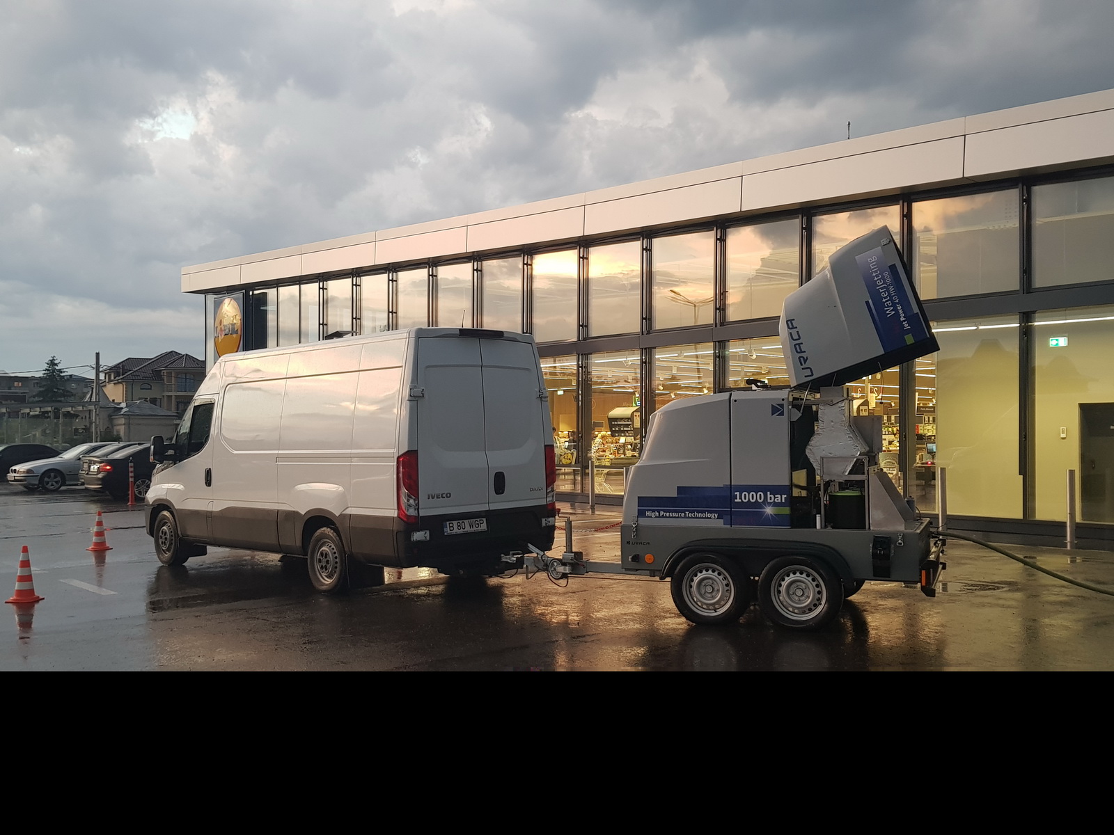 Hidrocuratare si hidrosablare cu UHP img